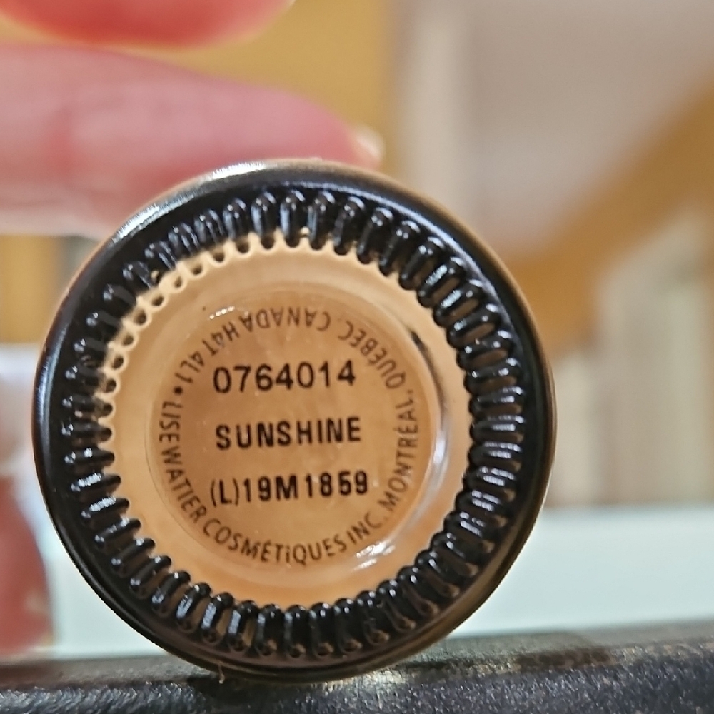Velvet Matte Foundation - SUNSHINE - Picture 5 of 6